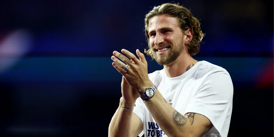 Забарний після тріумфу в Лізі чемпіонів розглядає перехід з ПСЖ в інший топ-клуб — розпочато переговори Забарний після тріумфу в Лізі чемпіонів розглядає перехід з ПСЖ в інший топ-клуб — розпочато переговори