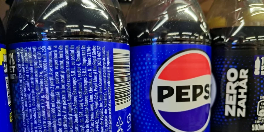 Є нюанс. Яка особливість у Coca-Cola і Pepsi, що з’являються у магазинах — фото Є нюанс. Яка особливість у Coca-Cola і Pepsi, що з’являються у магазинах — фото