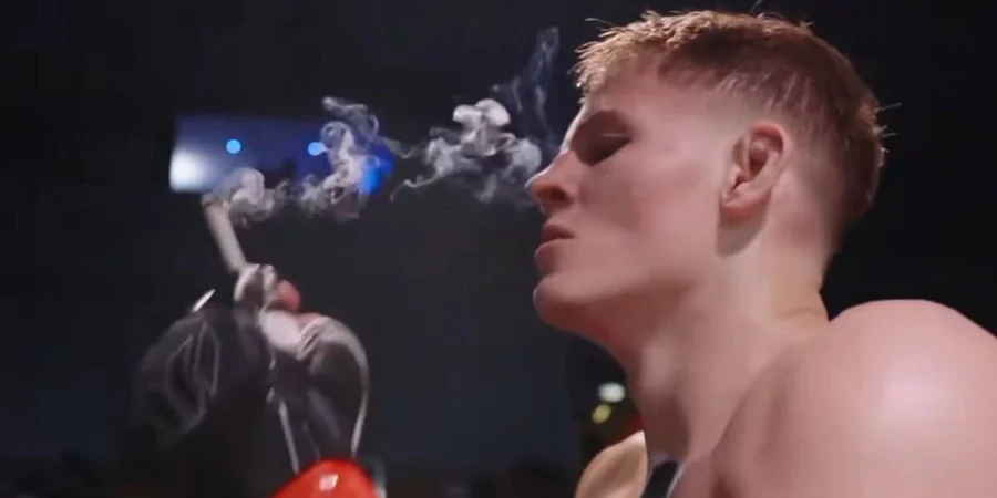 Поляк закурив самокрутку просто в&nbsp;клітці після перемоги в&nbsp;MMA&nbsp;&mdash; відео набрало 5,5 млн переглядів  