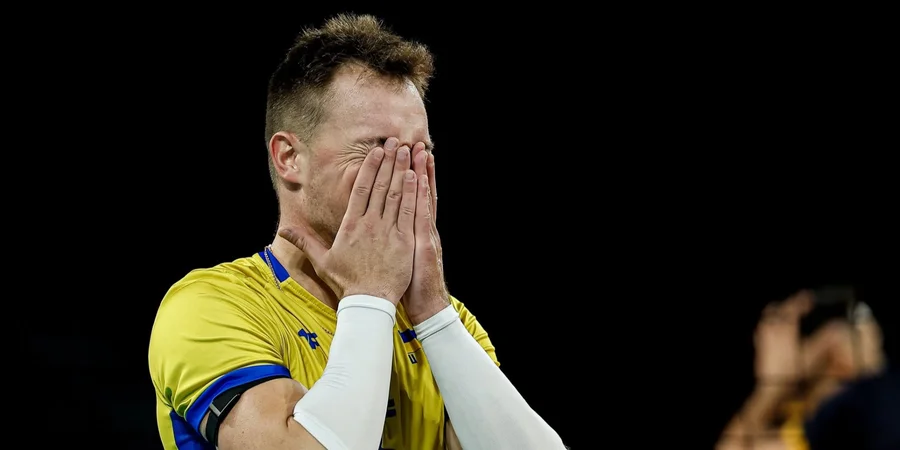 Україна вилетіла з Євро-2026 з волейболу, програвши Румунії у трьох сетах — відео Україна вилетіла з Євро-2026 з волейболу, програвши Румунії у трьох сетах — відео
