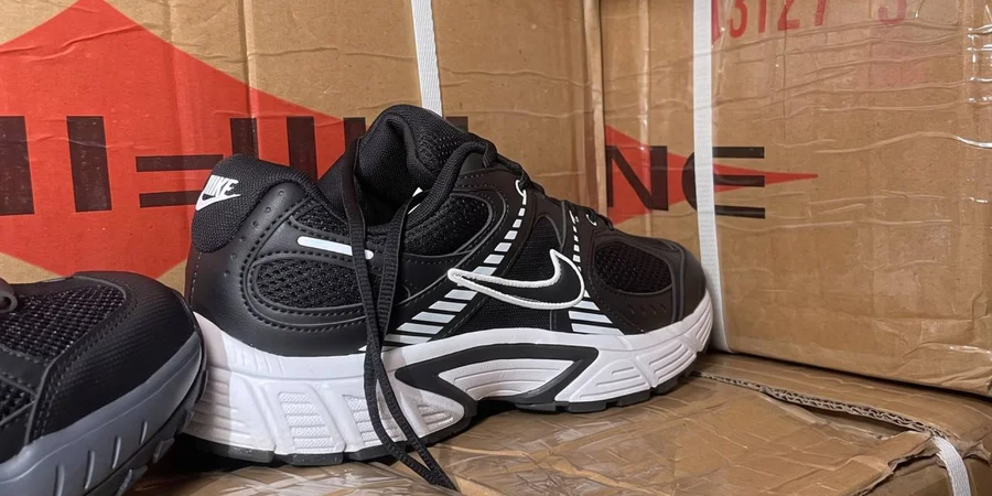 Gucci, Armani, Versace, Adidas, Nike. В&nbsp;Україні ліквідували виробництво контрафактного одягу під виглядом відомих брендів  