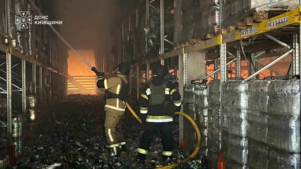 Росія завдала удару по складах найбільшого українського ритейлера — фото Росія завдала удару по складах найбільшого українського ритейлера — фото